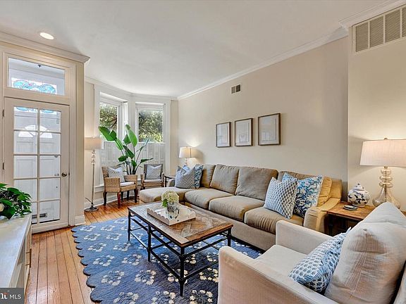 4th image of 128 W Ostend St
