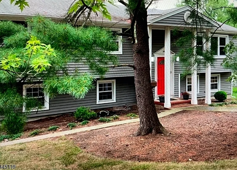 1 Tudor Ter — Photo 3