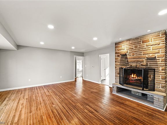 5th image of 2565 Glenmore Dr