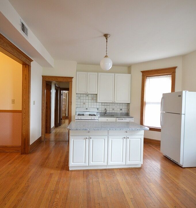 1st image of 1826 W Patterson Ave #3