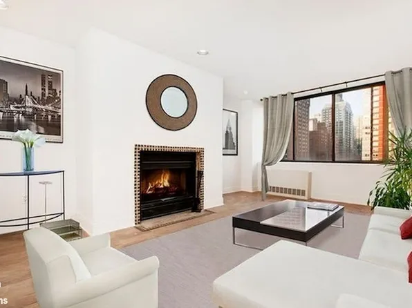300 E 90th St APT 9B, New York, NY 10128