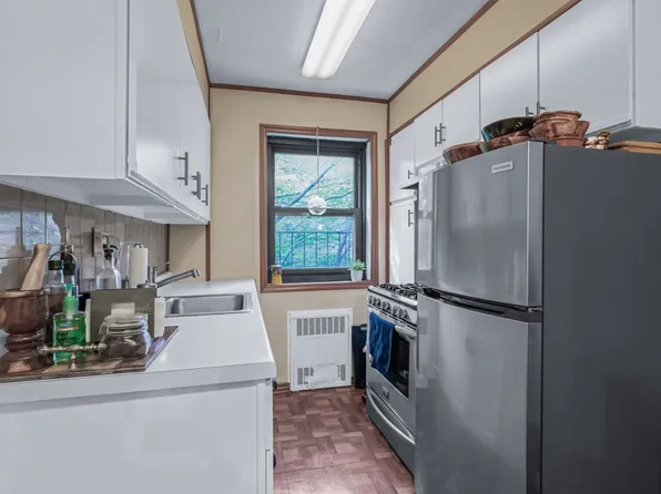 118-66 Metropolitan Avenue image 4 of 16