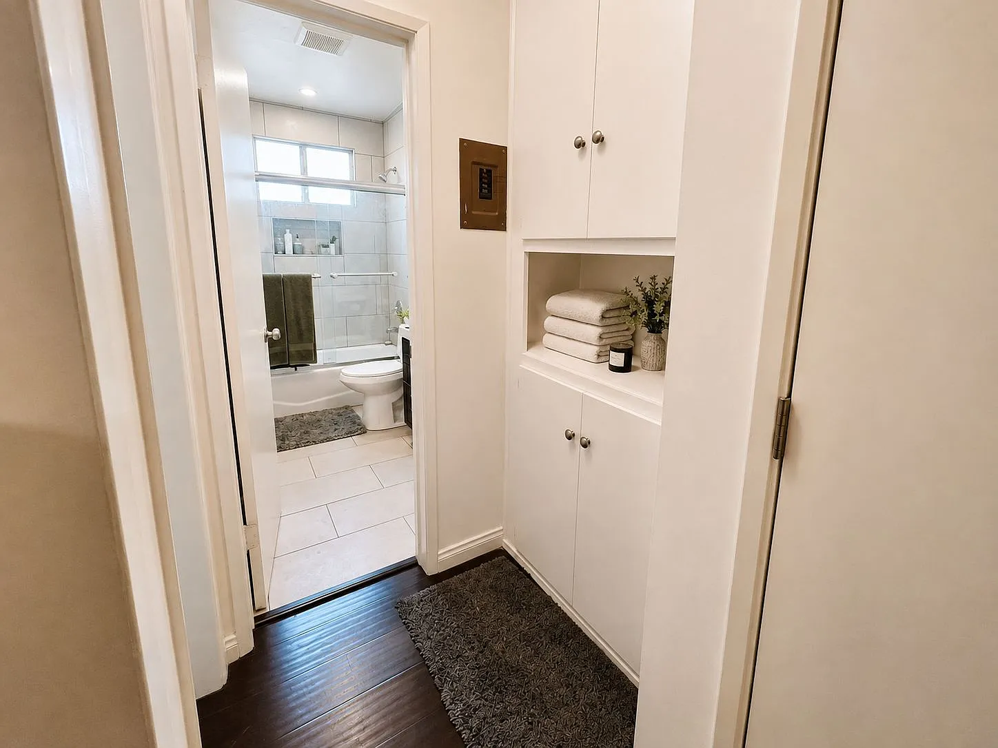 1 bed, 420 sqft, $2,195 — Photo 2