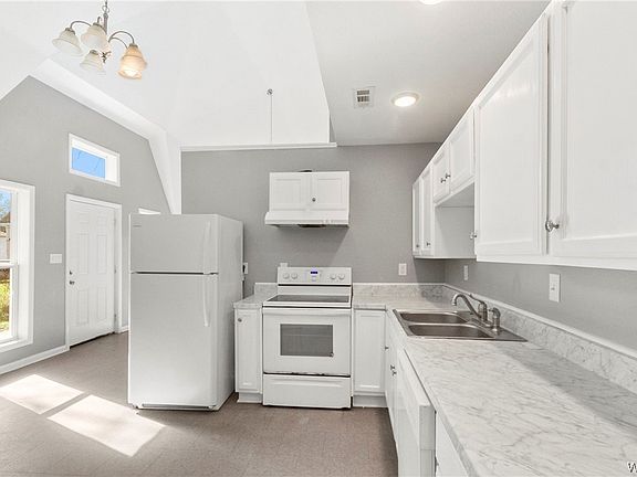 5th image of 608 33rd Ave