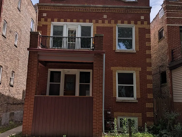 7227 N Damen Ave #1 — Photo 1