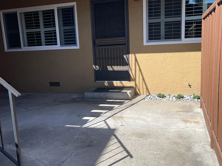 700 Harvard Ave #3 — Photo 2