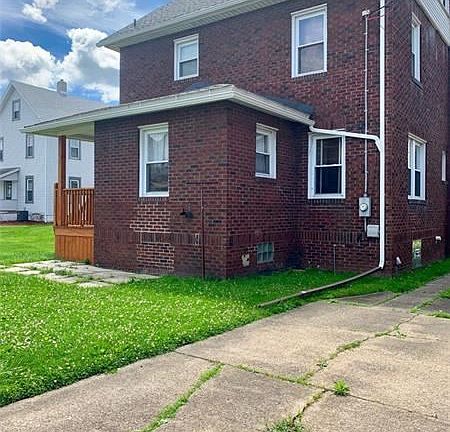 2nd image of 211 Hickory Way