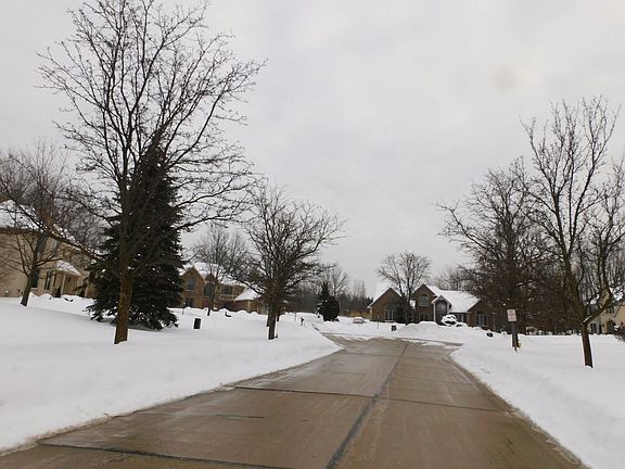 5th image of 10556 Cambridge Cir