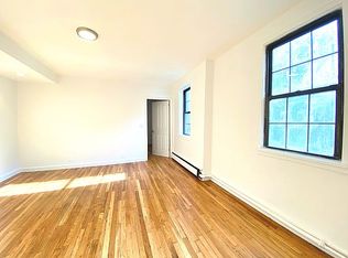 209 7th Ave #2B, New York, NY 10011