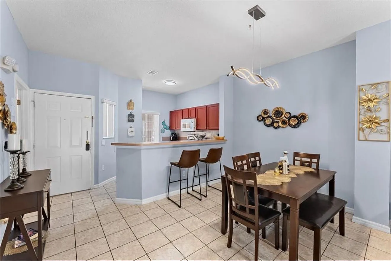 3 bed, 1291 sqft, $1,900 — Photo 4