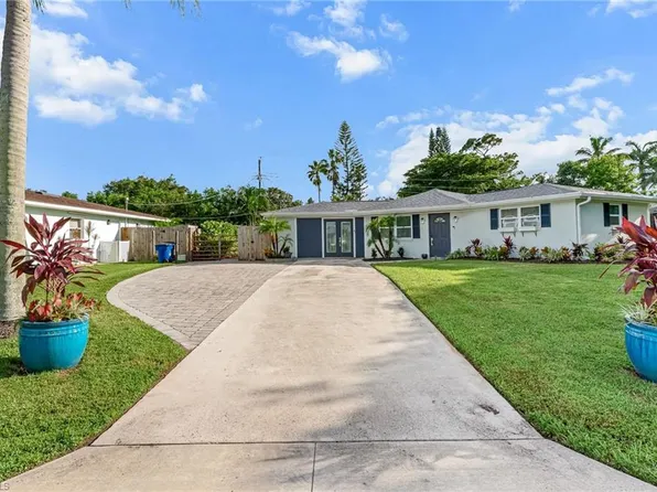 9792 Tonya CT, BONITA SPRINGS, FL 34135