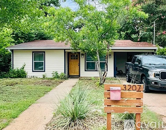 3 bed, 1154 sqft, $2,700 — Photo 2