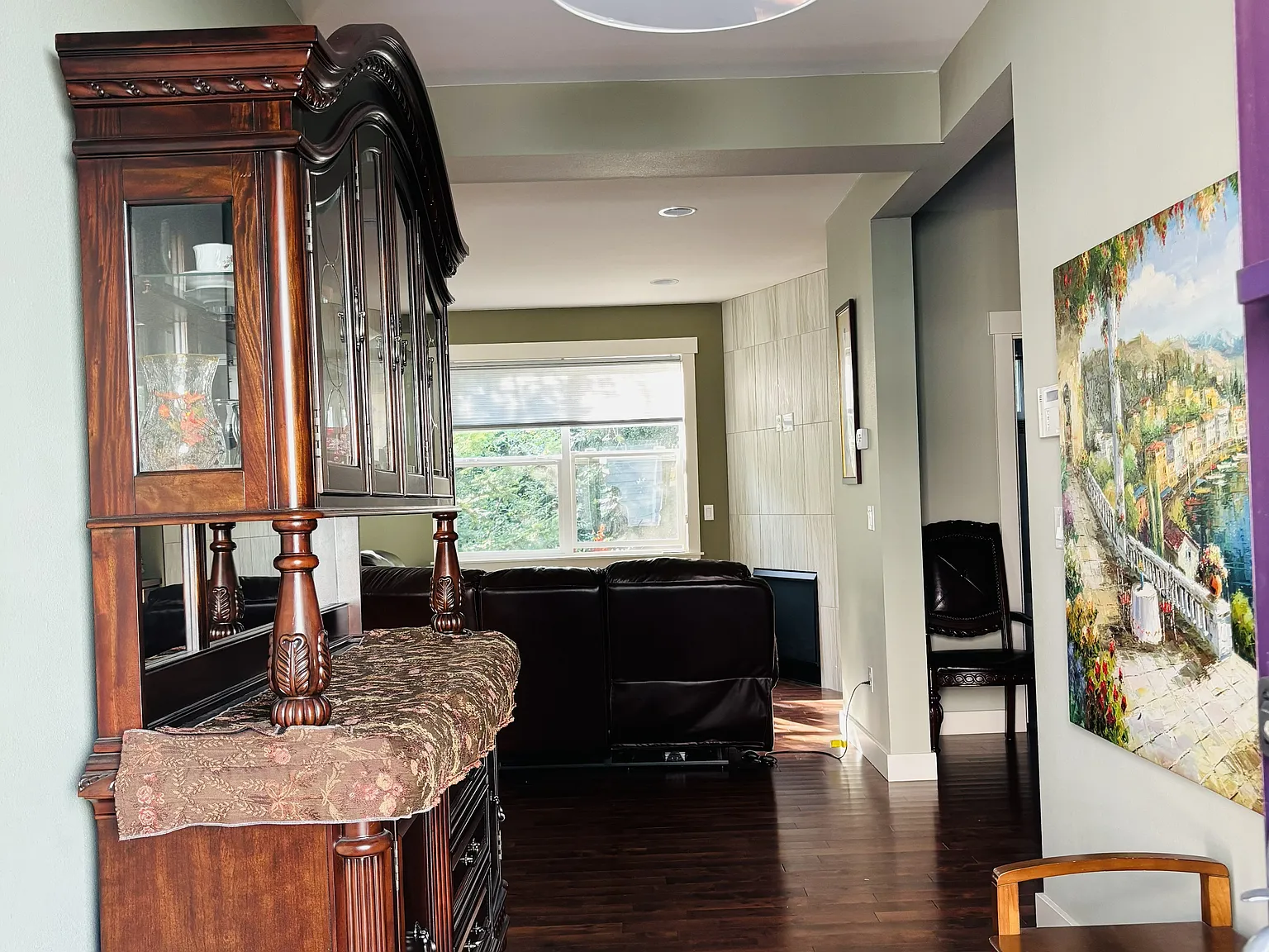 4 bed, 2400 sqft, $4,800 — Photo 2