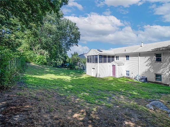 2nd image of 35 Sycamore Dr