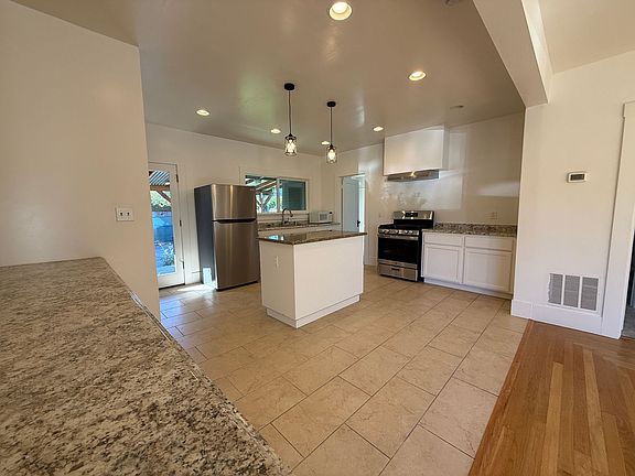 5th image of 1196 W Latimer Ave