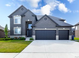 24538 Brookshire Dr, Macomb, MI 48042