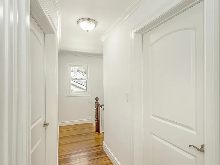104 Sheridan Ave — Photo 18