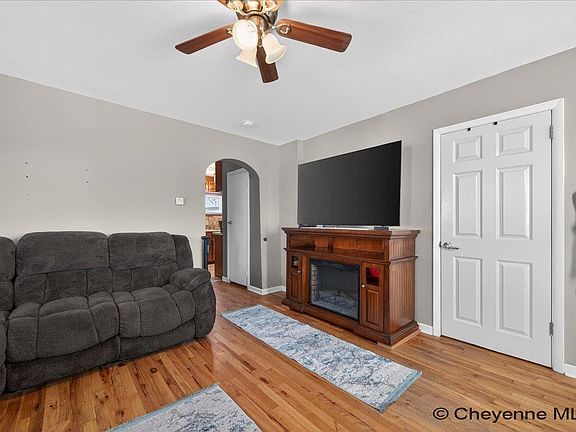 4th image of 2532 E 9th St