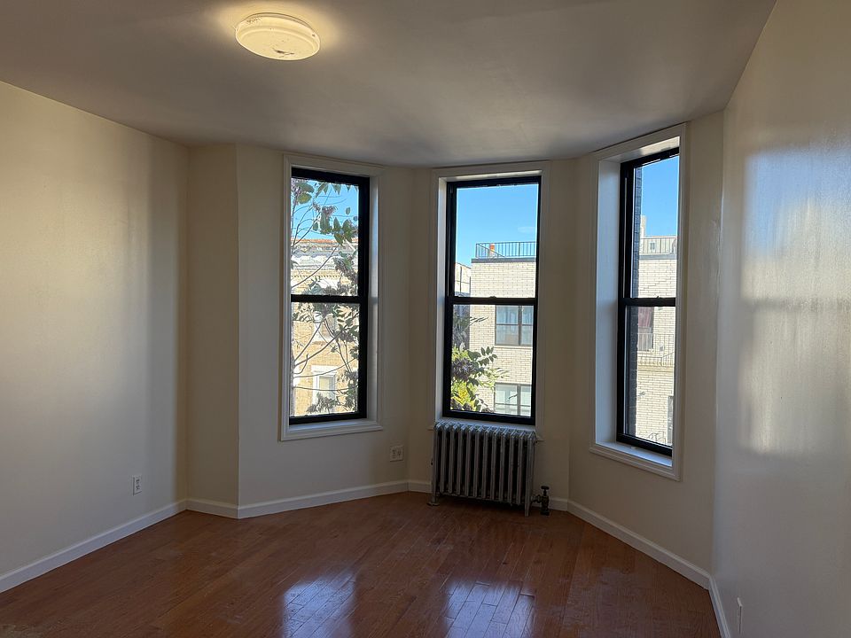 1st image of 36 Oakland Pl Floor 2
