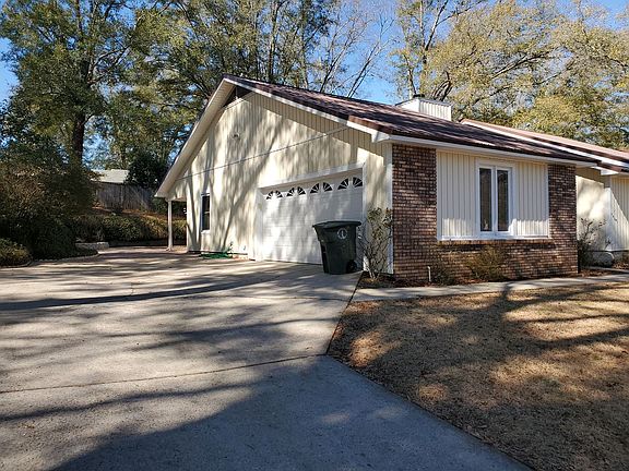 3rd image of 111 Liveoak Dr