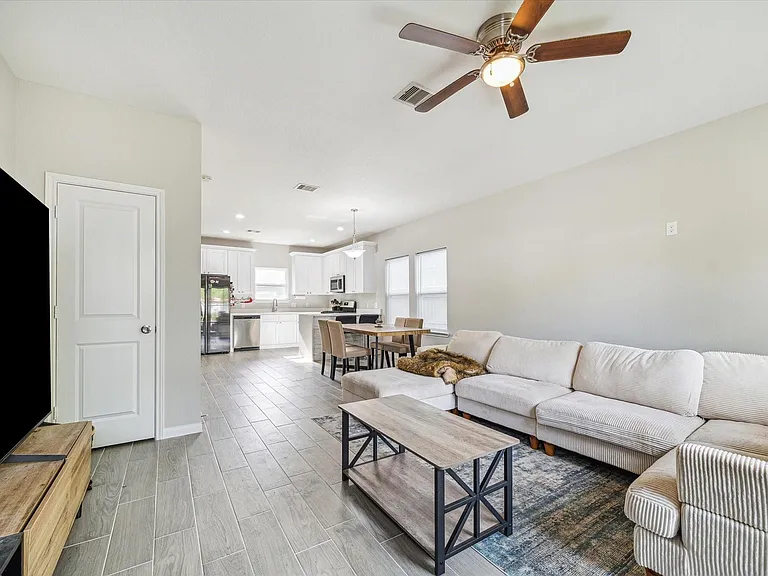 9713 Beckley St — Photo 3