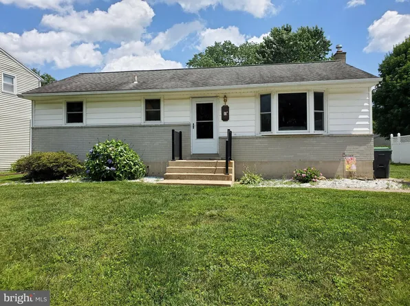 43 Springlake Dr, Newark, DE 19711