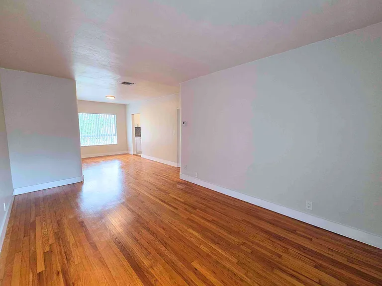 701 NE 16th Ave #26 — Photo 3