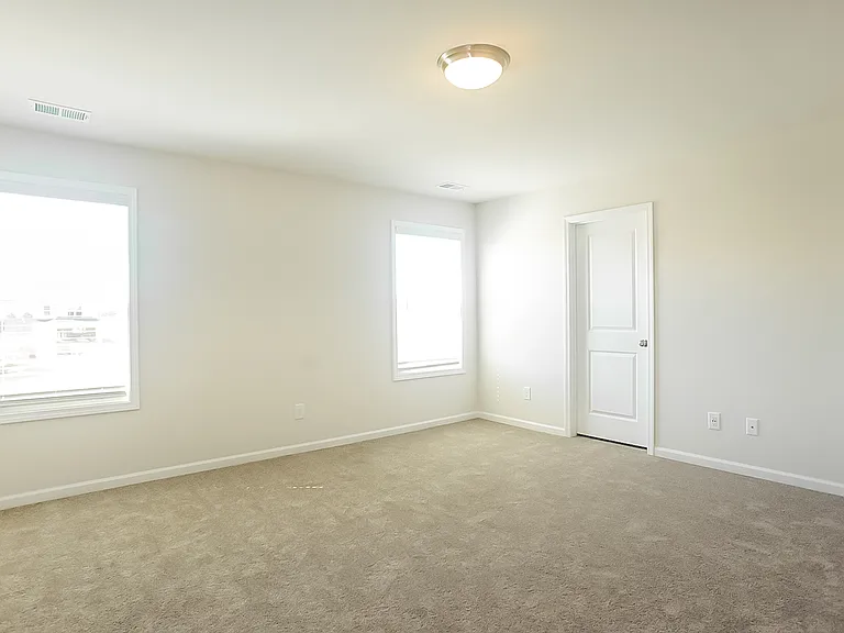 582 Count Fleet Ct — Photo 6