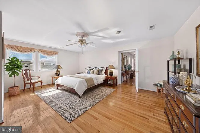 4 bed, 1940 sqft, $3,700 — Photo 2