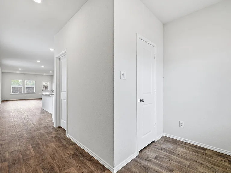 4023 Basil Mdw — Photo 3