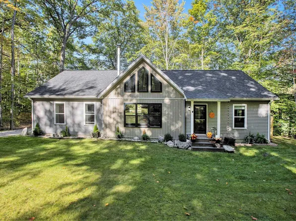 16602 Acorn Rdg, Beulah, MI 49617