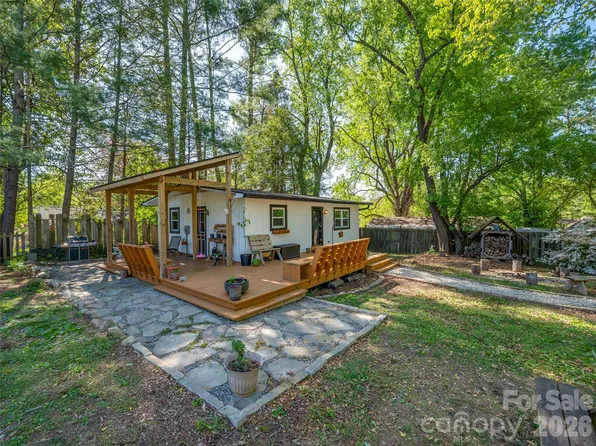 1737 Shano Dr, Hendersonville, NC 28791