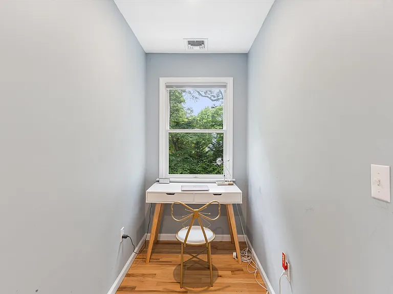 15 Hawthorne St — Photo 22