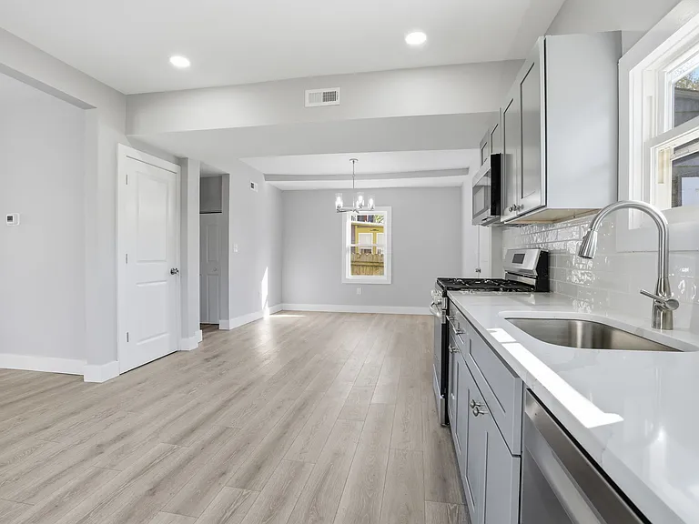 361 N Main St — Photo 16