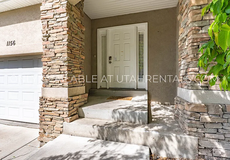 1156 S 1420 E — Photo 3