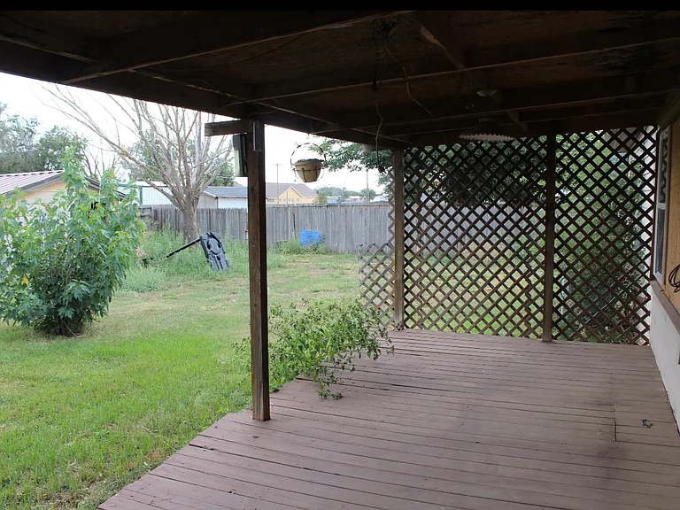 105 Moore Ave — Photo 12