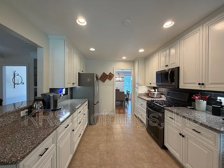 1520 Woodside Ct N — Photo 5