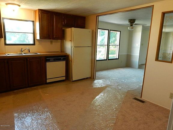 3rd image of 5641 E Grand River Ave