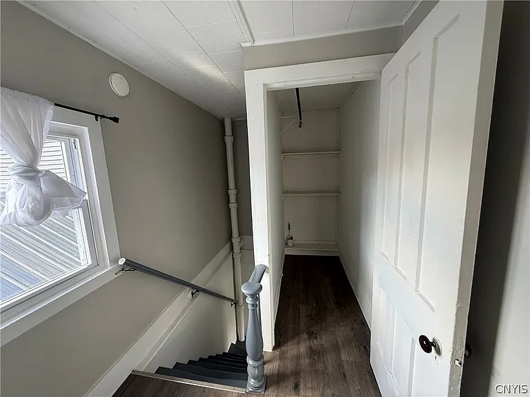 250 W 2nd St #3 — Photo 7