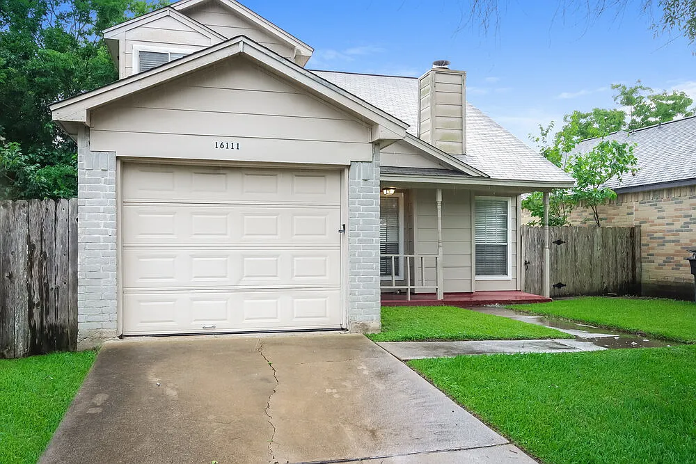 3 bed, 2.0 bath, 1306 sqft, $1,580 — Photo 1