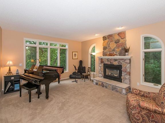3rd image of 10612 Crestridge Dr