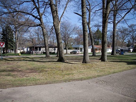 2nd image of 1975 Manitou Blvd