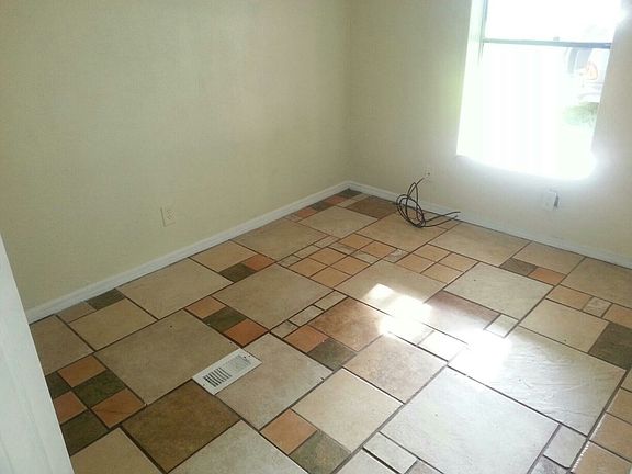 5th image of 5822 SE 27th Ct