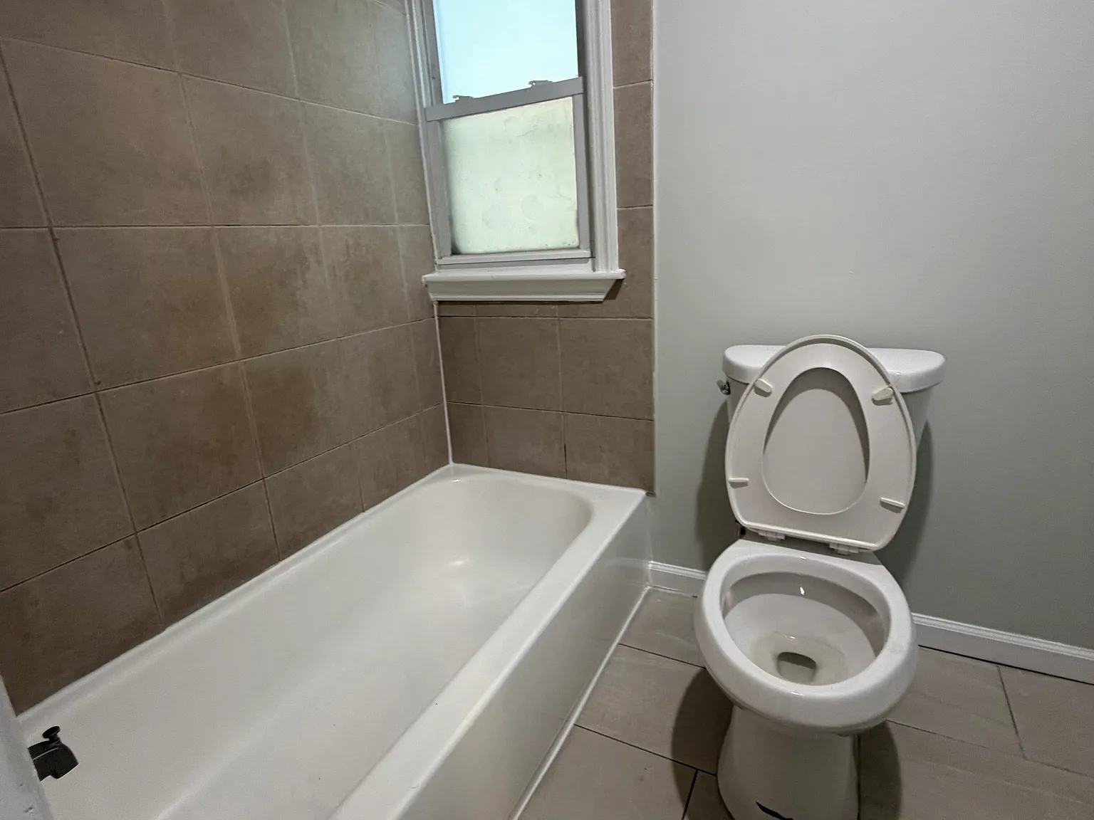 2 bed, 900 sqft, $2,100 — Photo 4