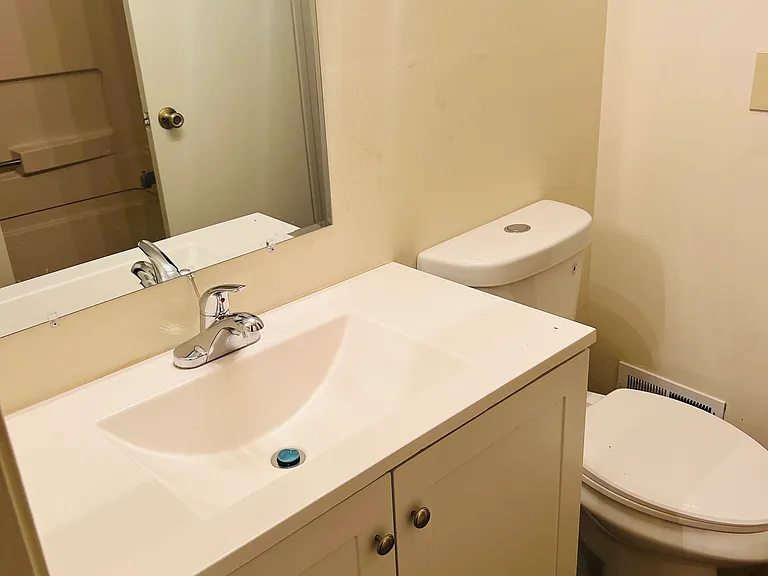 76 Sussex Pl — Photo 12