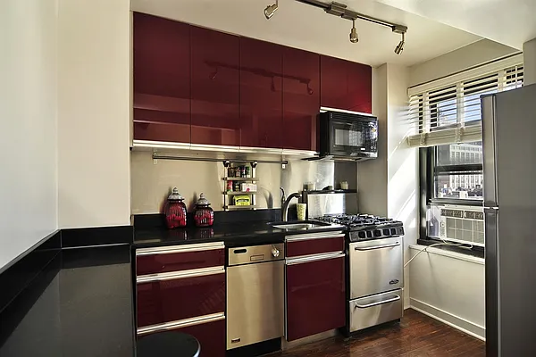 Sold by Corcoran | media 7