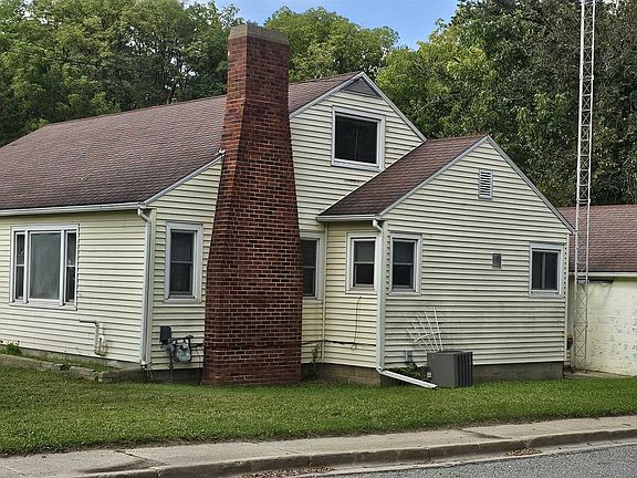 2nd image of 472 E 4th St