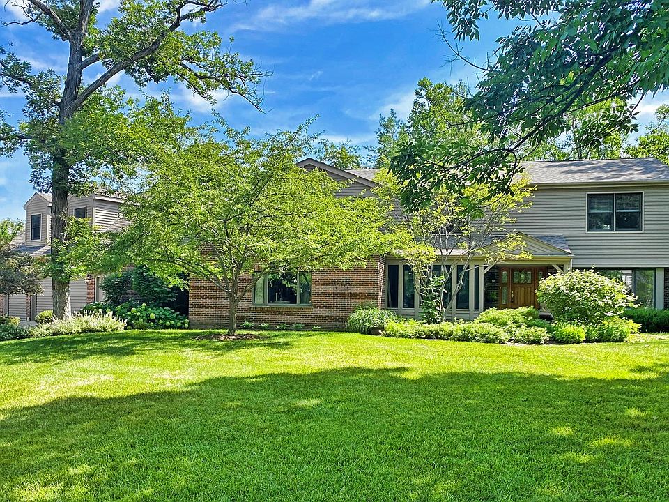 1st image of 9 Kensington Dr