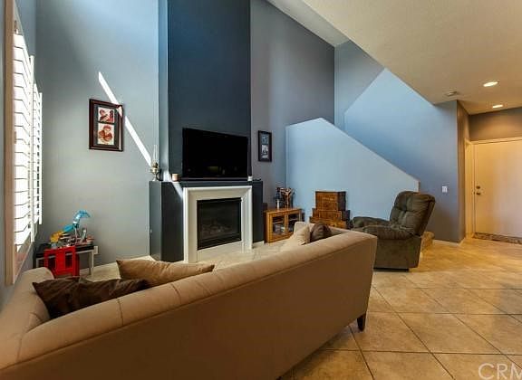 5th image of 3067 N Torrey Pine Ln