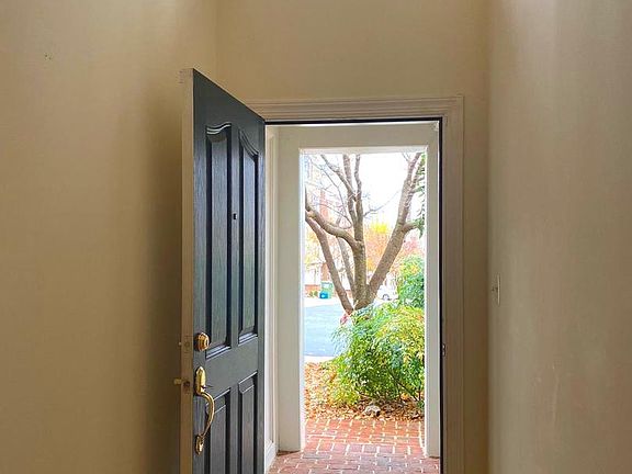 5th image of 1824 Fonthill Ct #21